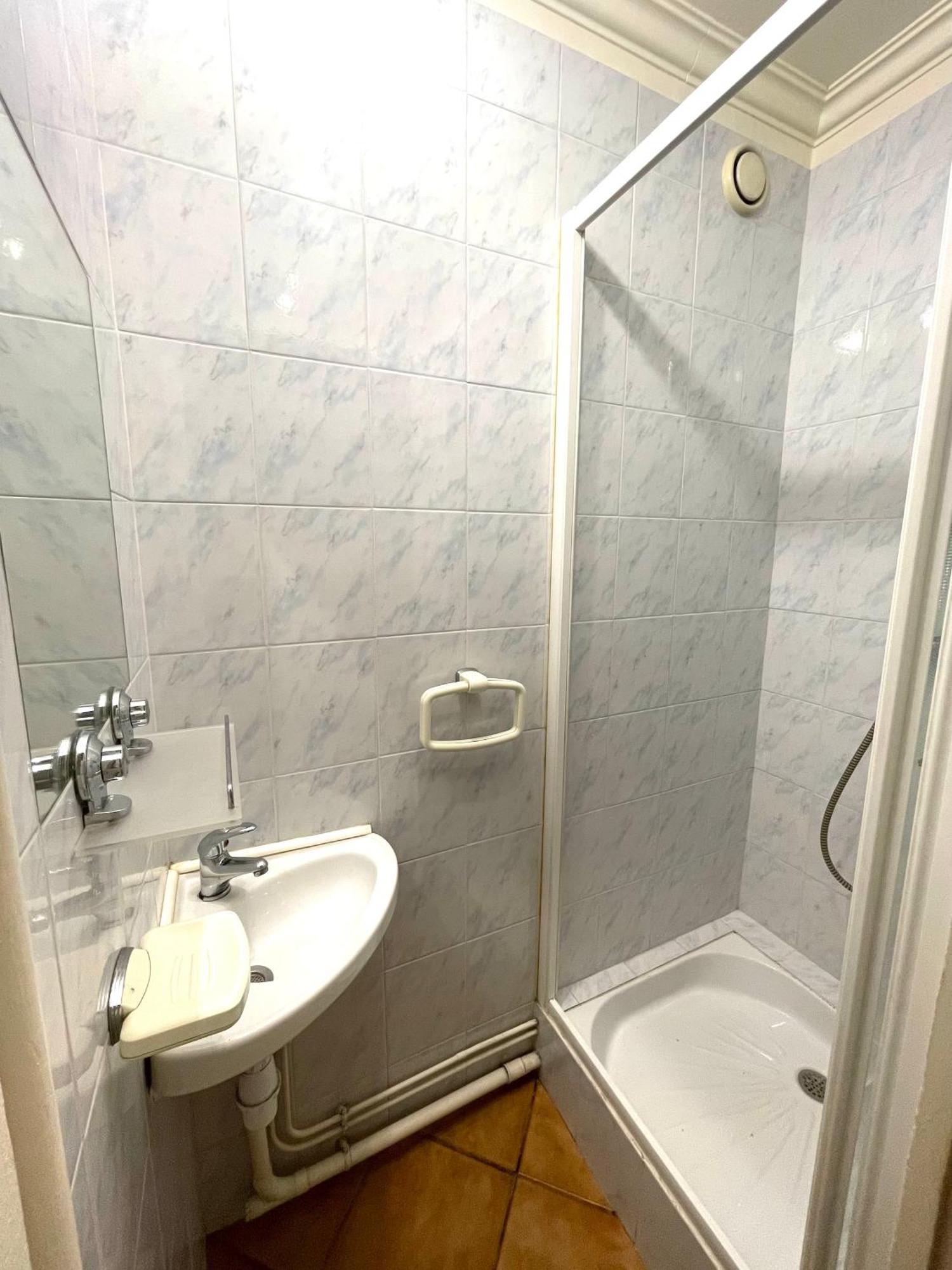 Chambre Privee En Colocation Dans Un Appartement Vaulx En Velin Centre Exterior photo